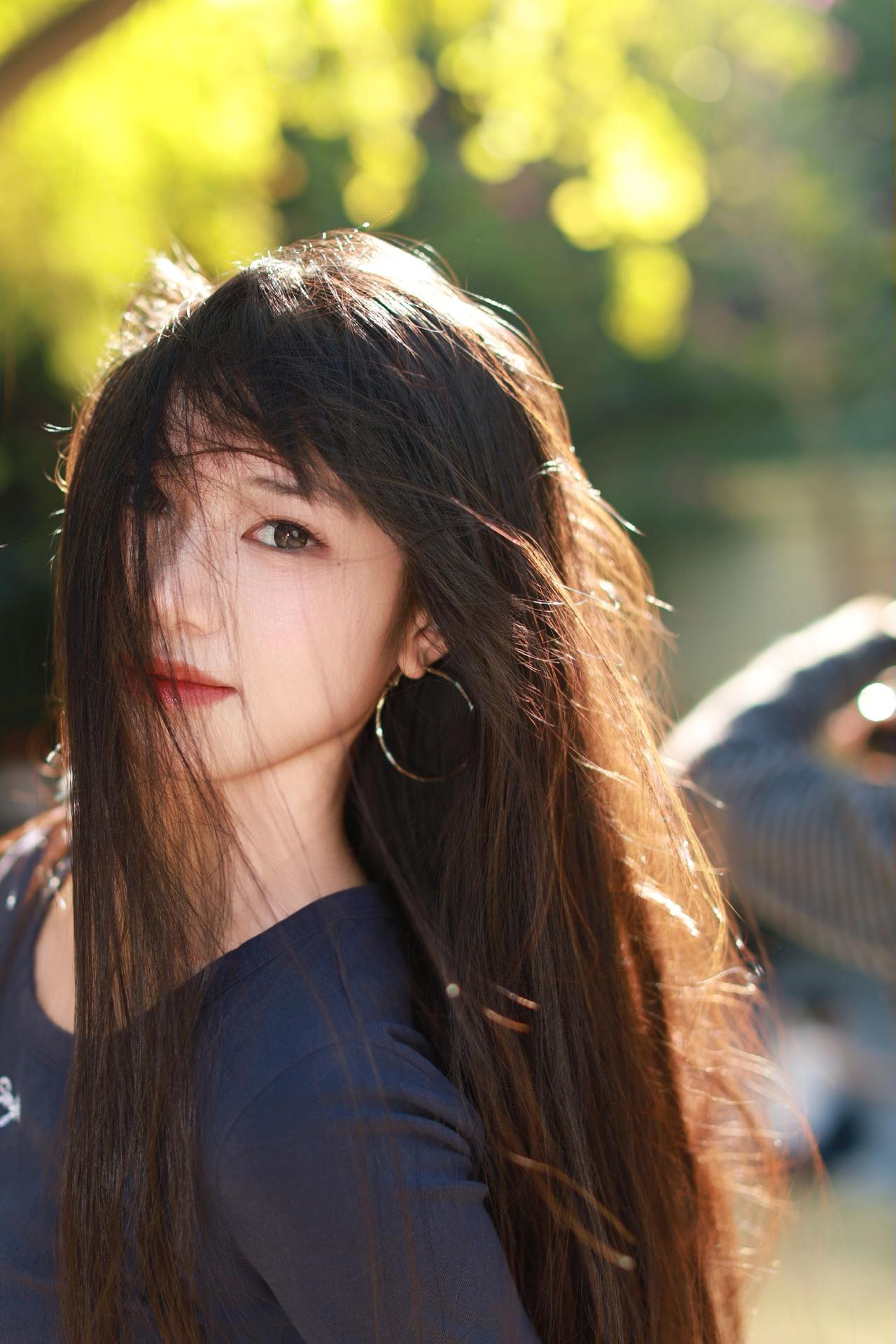 偶遇柳候公园银杏林，时间匆匆。就着冬日的阳光，随拍几张。小姐姐表现不错，感谢出镜