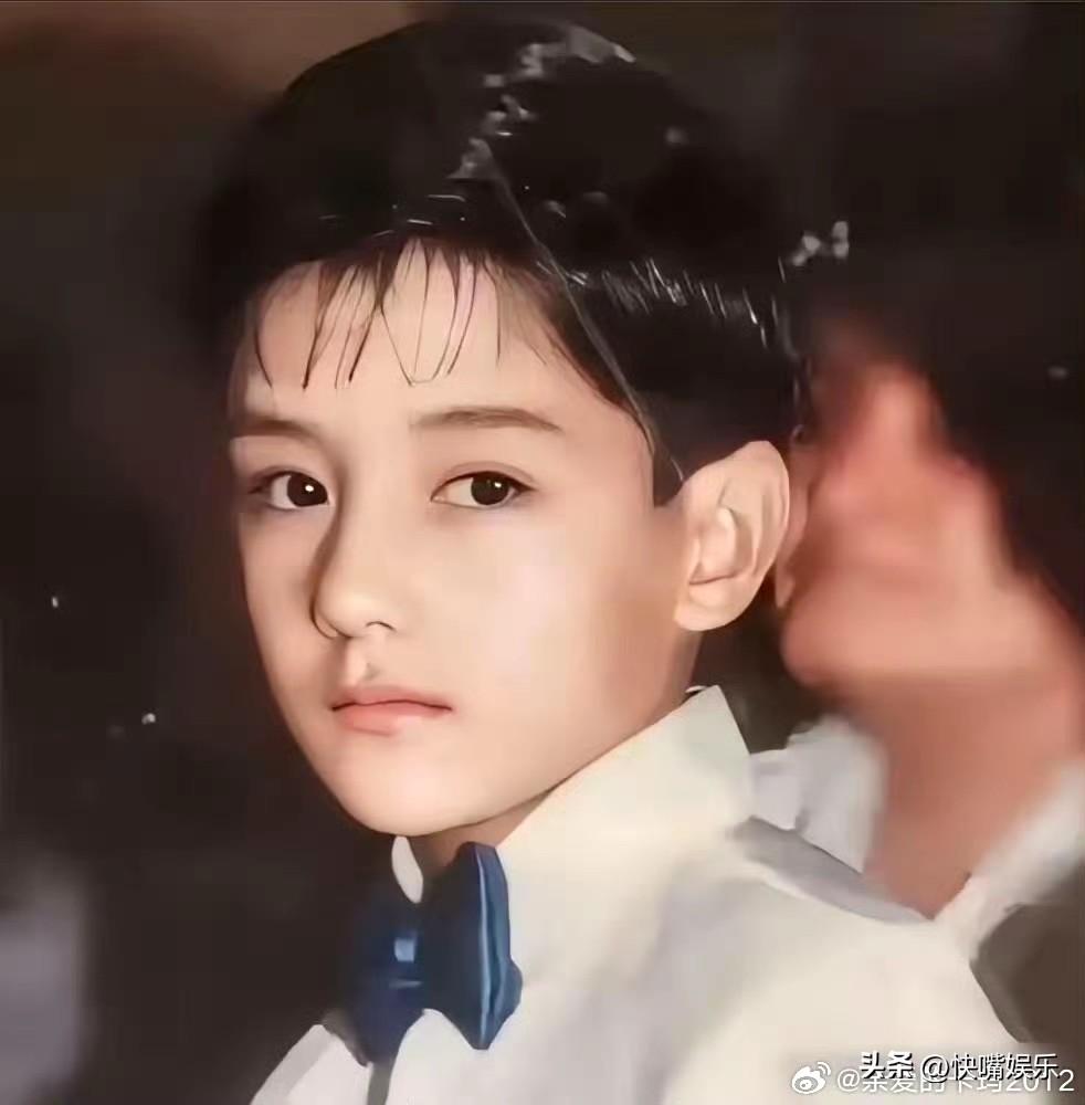 尊龙的美……
还有他的身世。
让我确信，一个人身上，若有优于常人的地方，上天为作