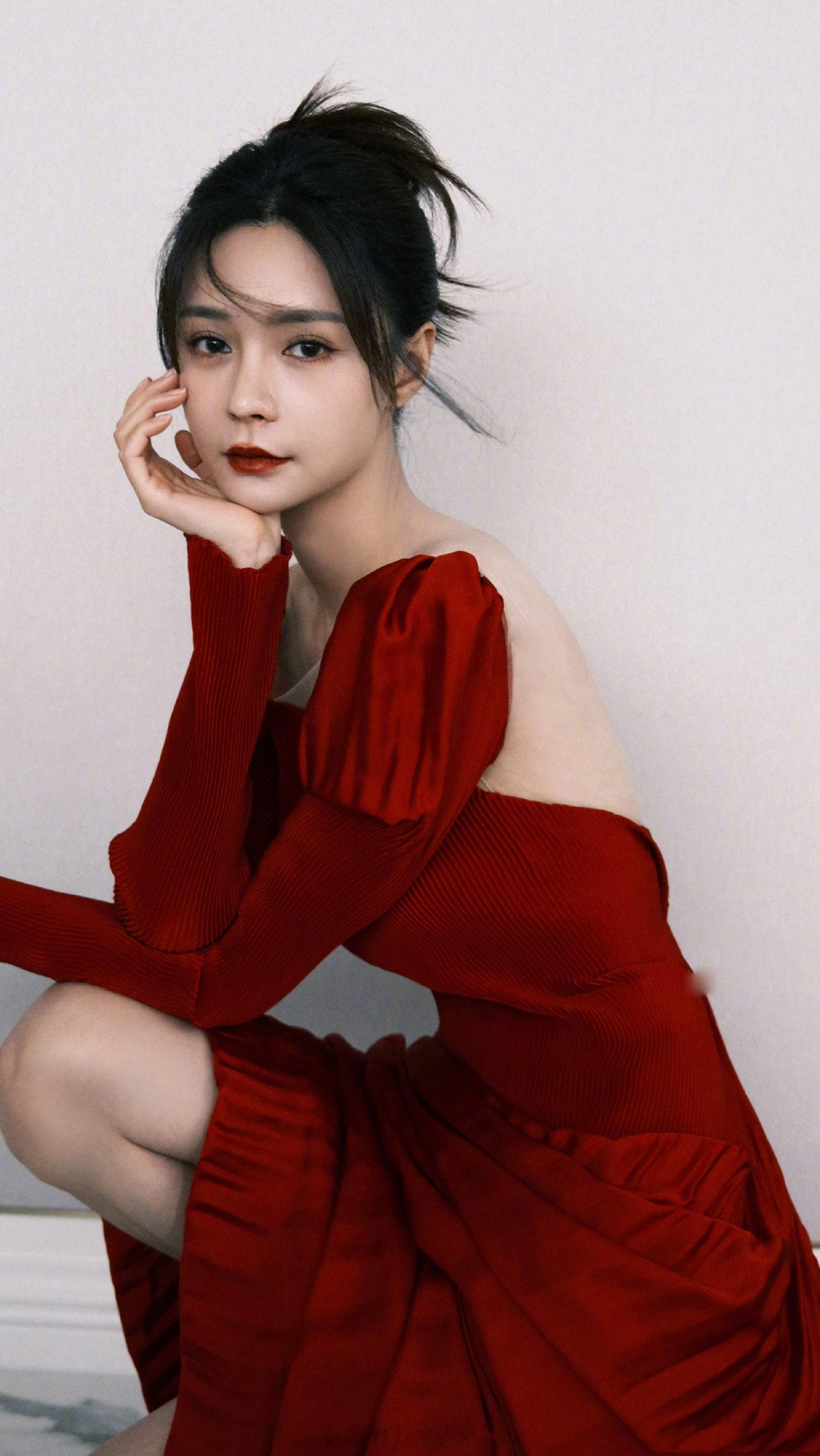 沈梦辰红裙美丽大气 