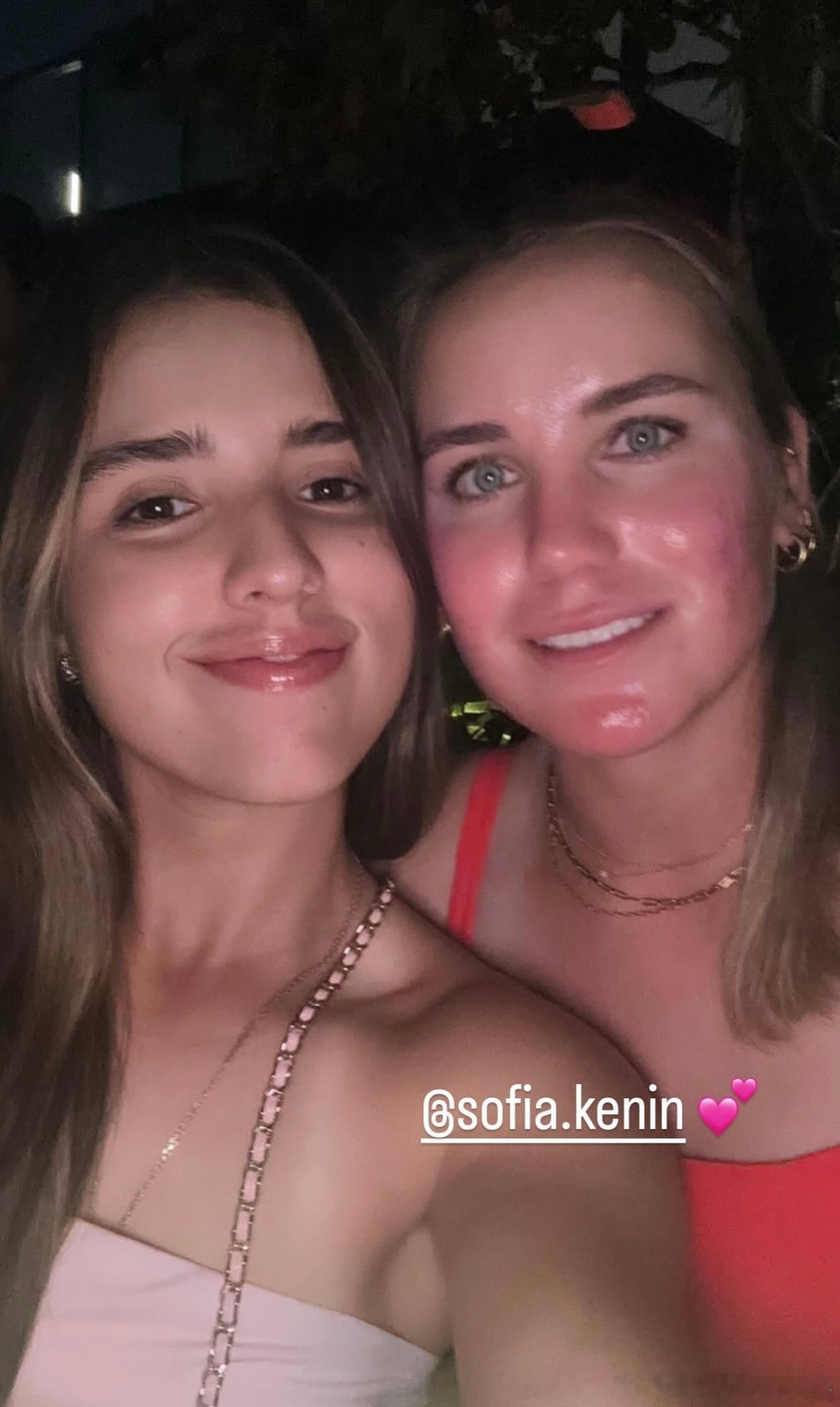 奥索里奥和肯宁关系真的很紧密啊，在迈阿密和扎拉祖哈、斯塔库西奇姐妹一起聚餐wta