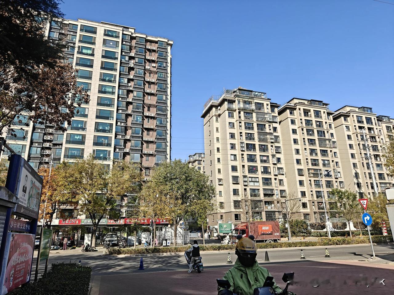 密云保利花园环境优美，供暖服务也很给力。同为密云区，沿湖小区就不一样了，十一月七