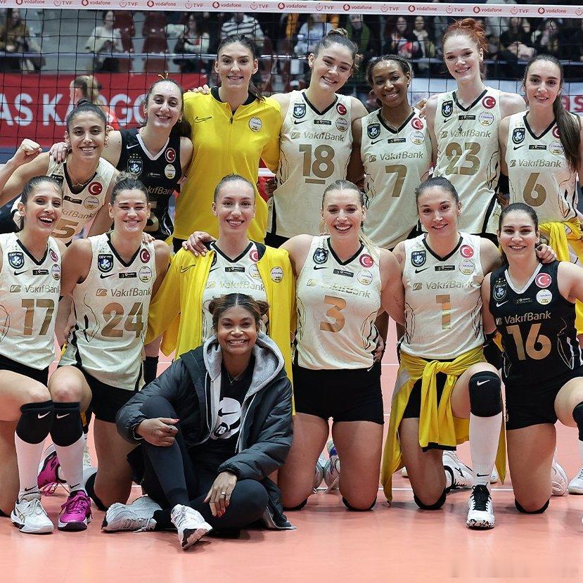 🟡⚫️ 1-3不敌伊萨奇巴希后，瓦基弗银行队本赛季的19场连胜被终结。✅ 3-