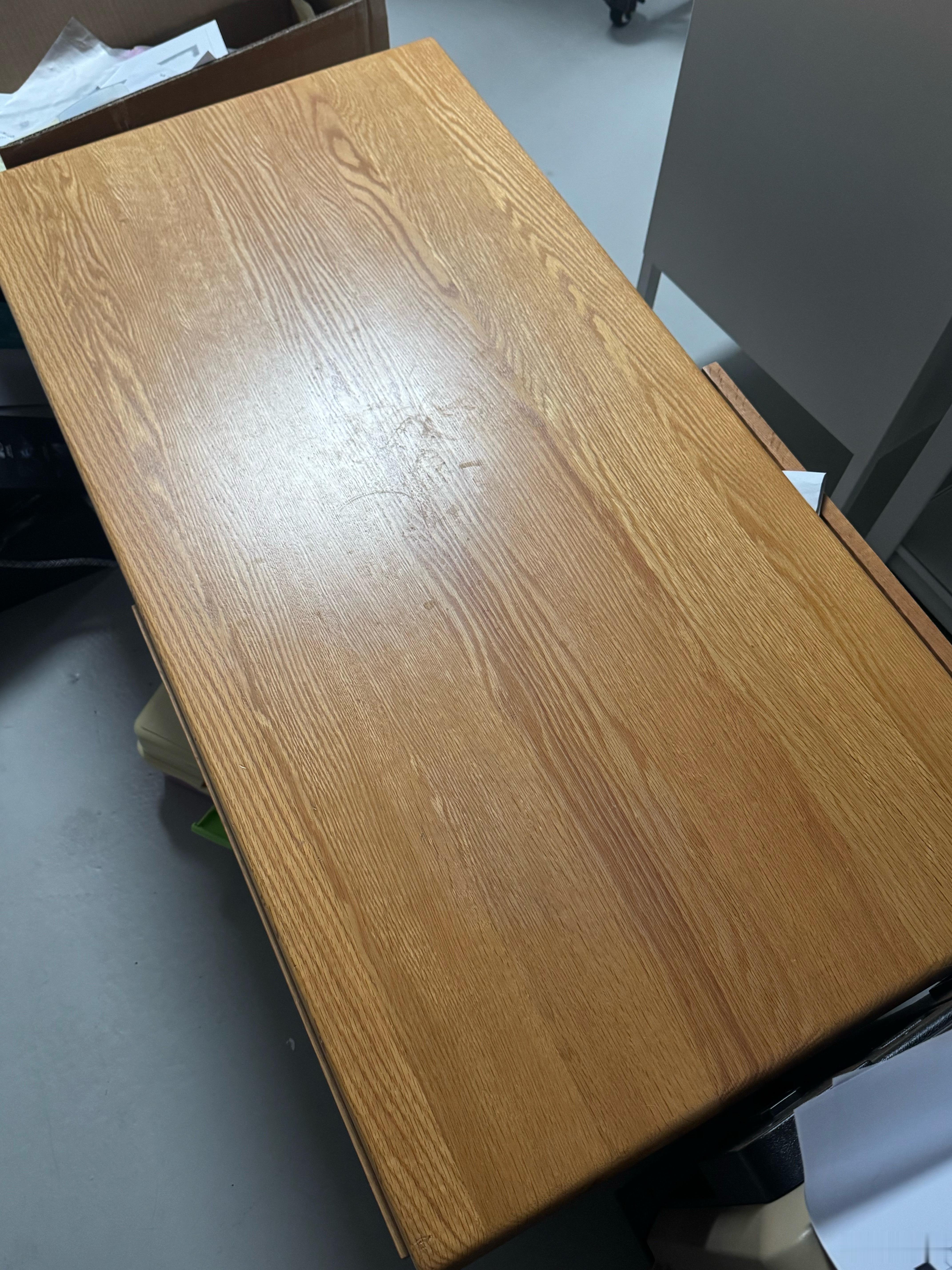 今天终于把从深圳带回来的茶几卖掉了，而且还新交了两个朋友！两口子是从台湾来厦门工