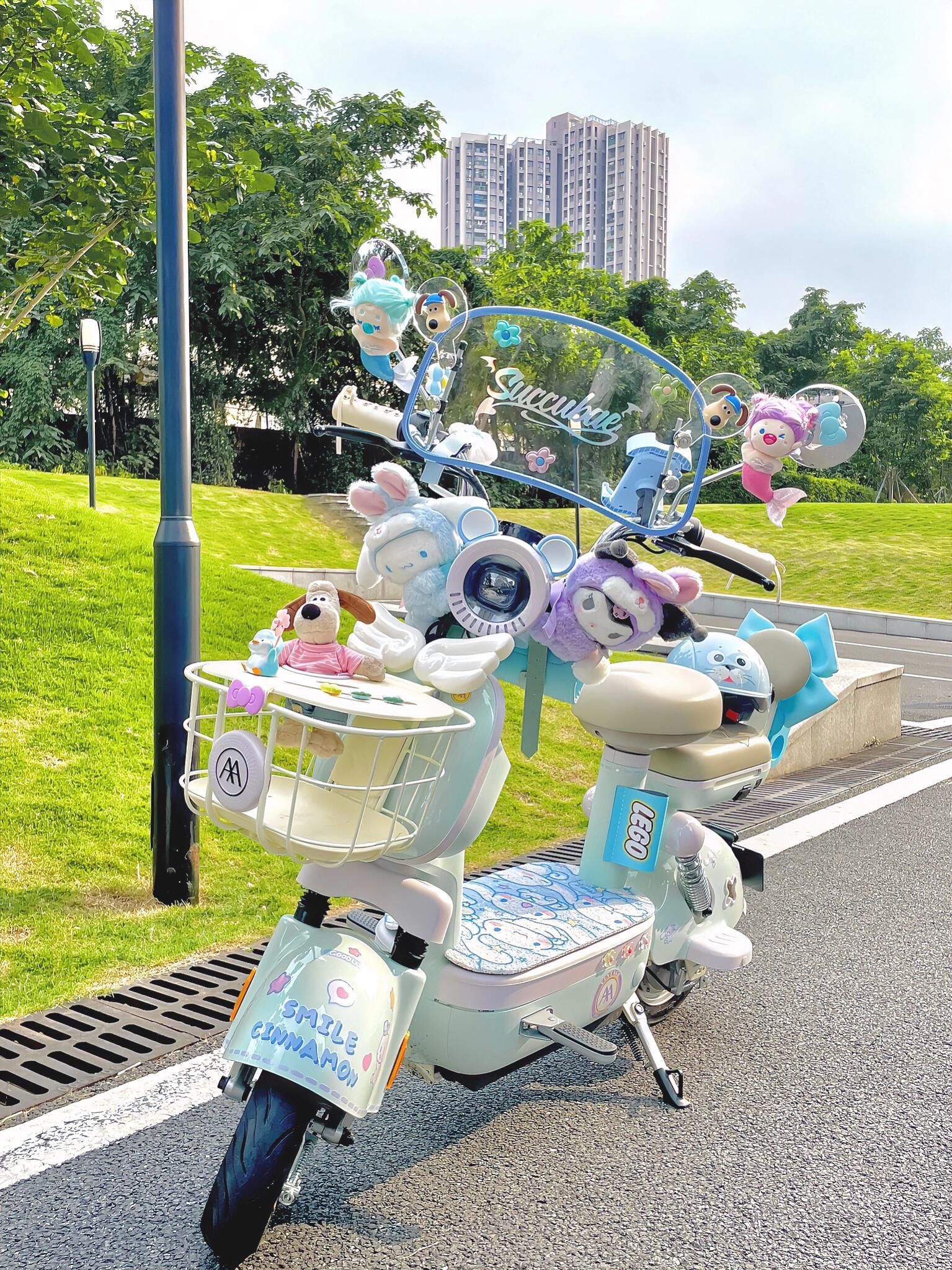兜风吗兄弟们，我骑着爱玛夏日限定元宇宙pro青盐绿去载你。[污] ​​​
