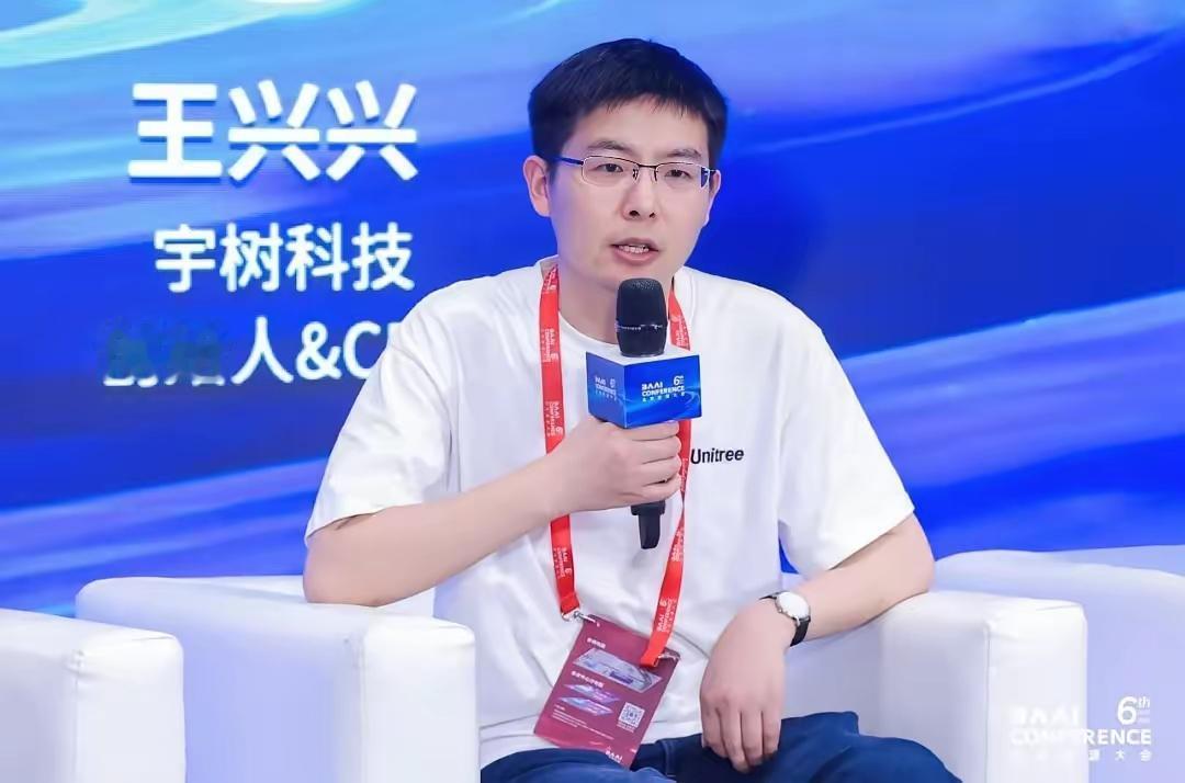 宇树科技创始人王兴兴，抛出惊人言论：“预计明后年，一些服务业、工业就可以被AI完