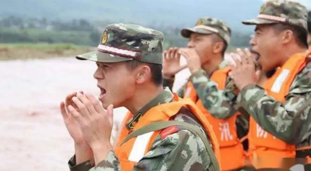 抗洪英雄刘景泰遗体经过六十天终于找到，追悼会吸引万人悼念，七位将军亲自到场送别！