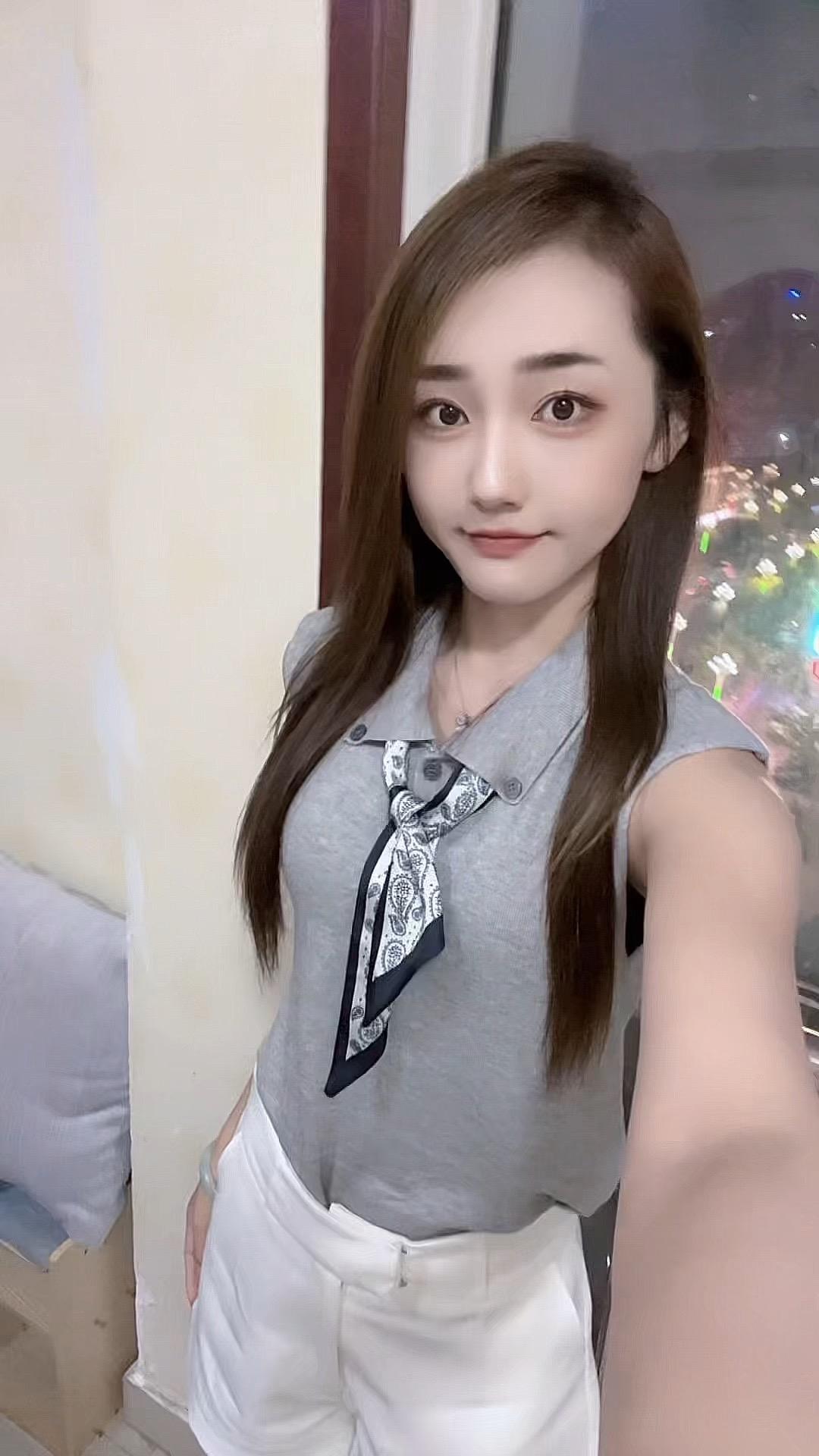 这辈子最擅长的就是 拉拉个脸 说反话