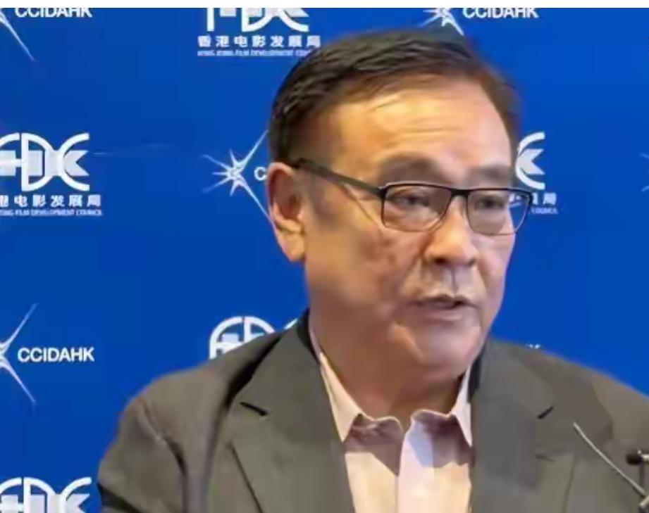 著名导演尔冬升接受采访时爆料：早在两三年前，我就看过了
娱乐