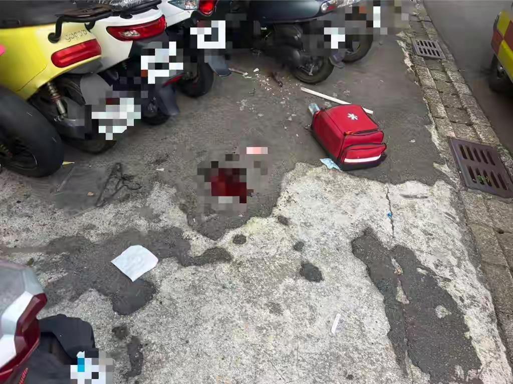基隆突发人伦惨案，28岁男子与 59岁母亲发生口角，逆子竟持菜刀弑母后又从12层