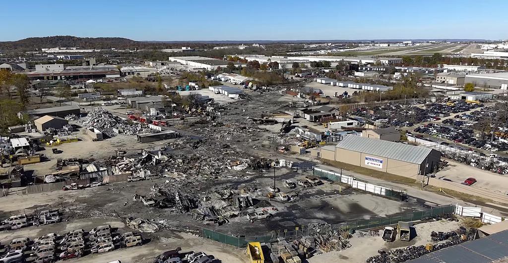 【美国坠机事故已致14人死亡全球两大货运公司停飞麦道11型货机】据央视新闻消息，