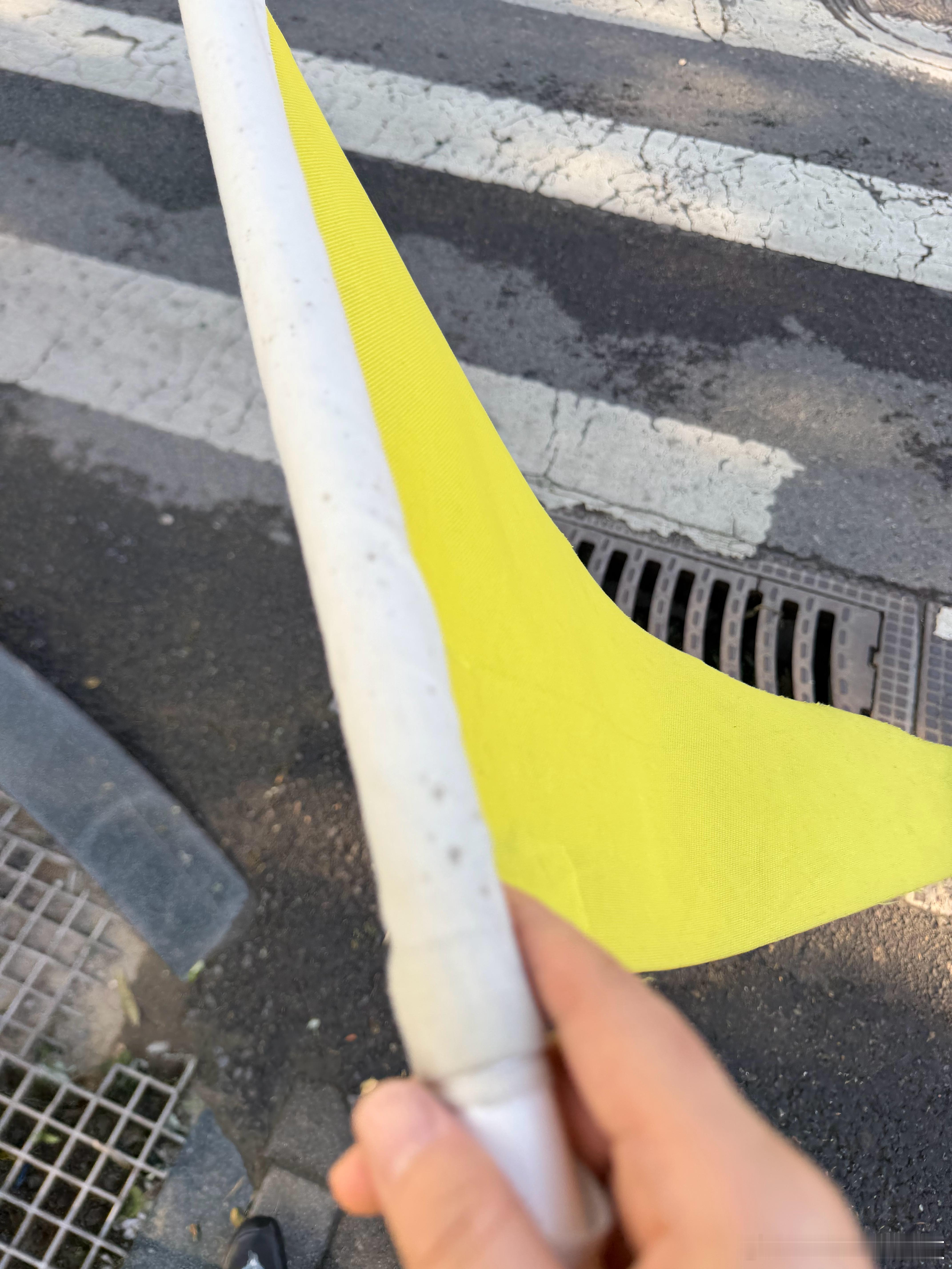 早上来学校执勤，发现自己就来当个摆设，一点儿用没有啊