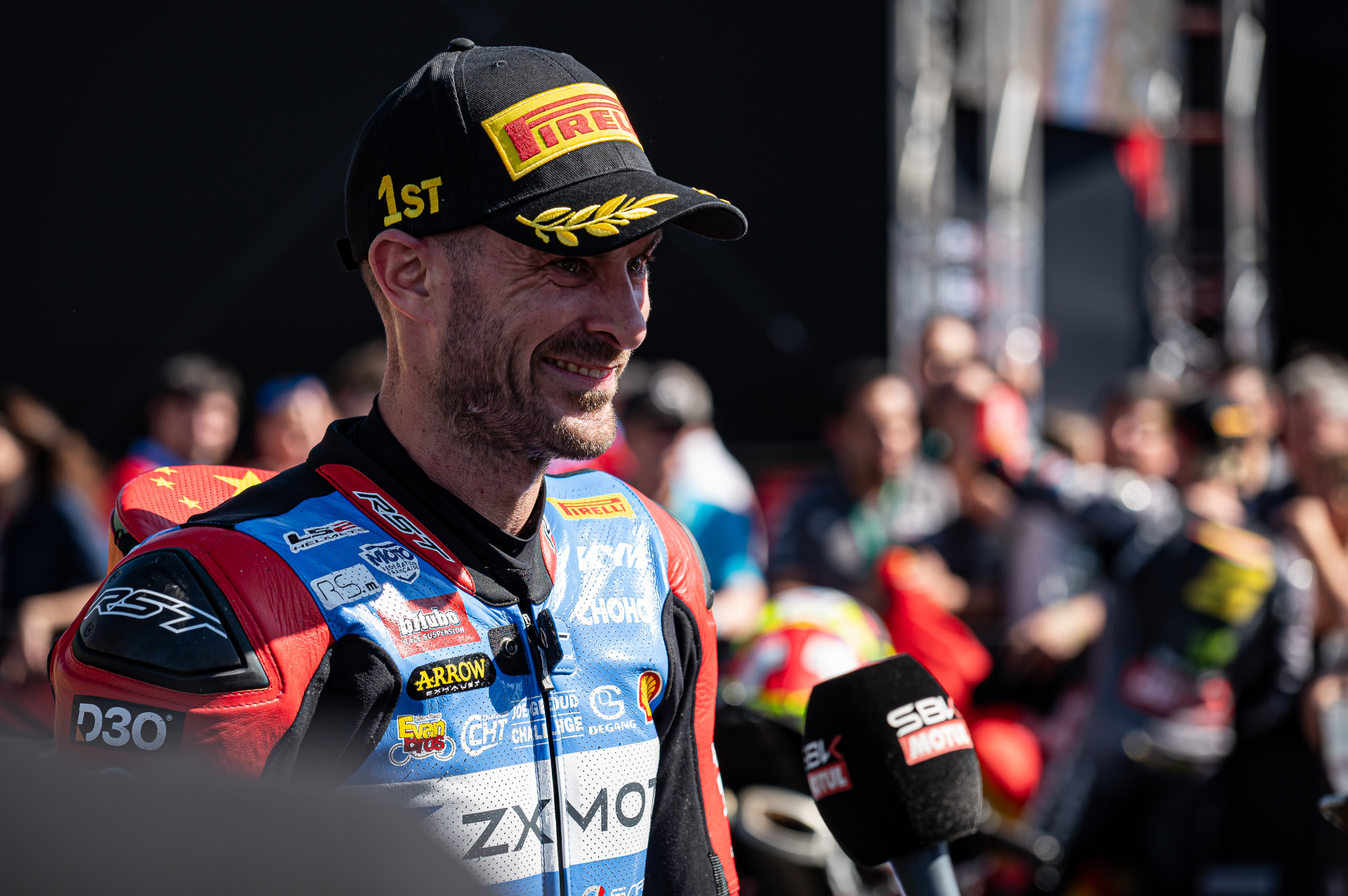 专访驾驶张雪机车夺冠的34岁法国“流浪车手”瓦伦丁·德比斯：