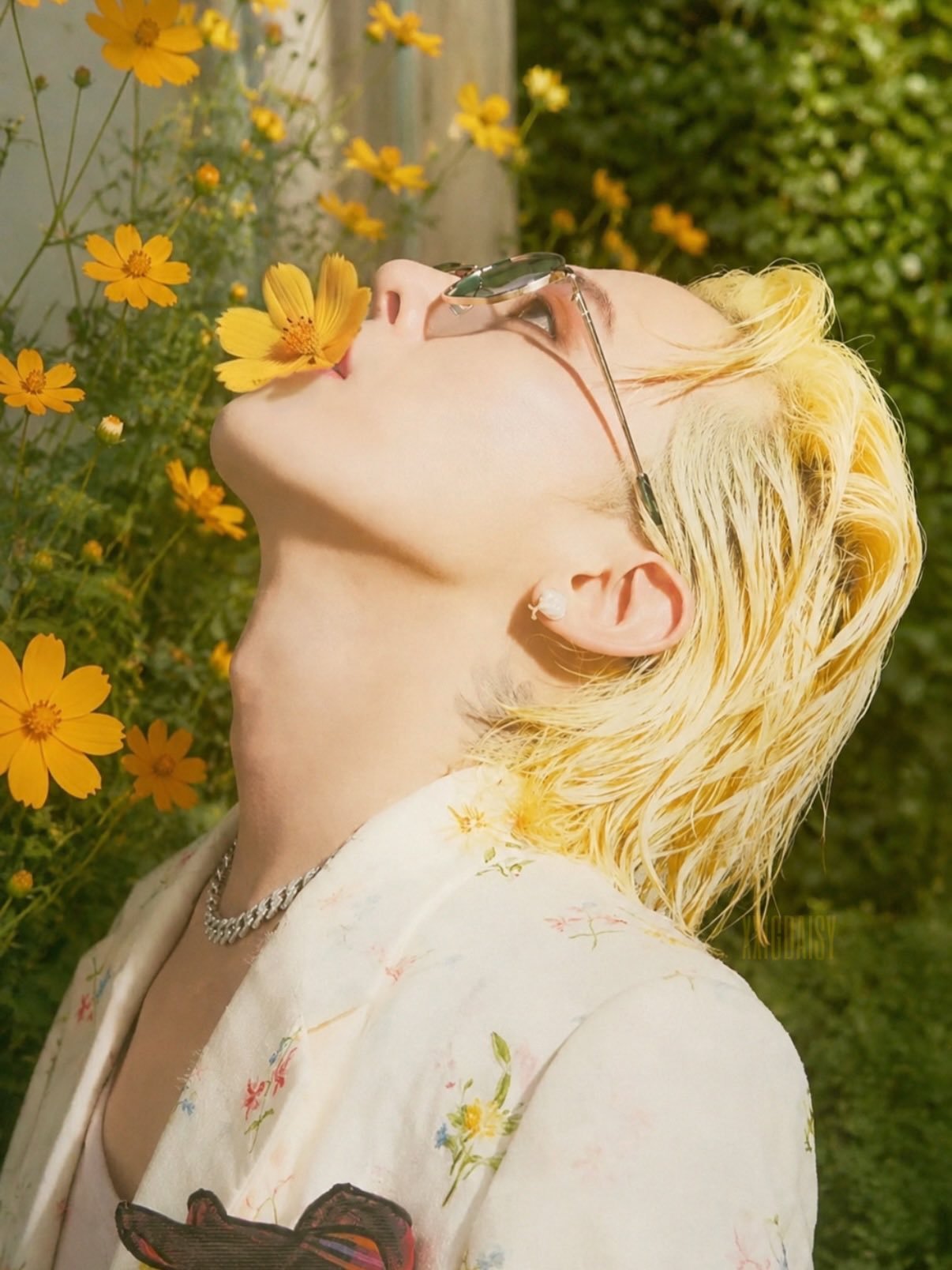少年吻花🌸🌼权志龙