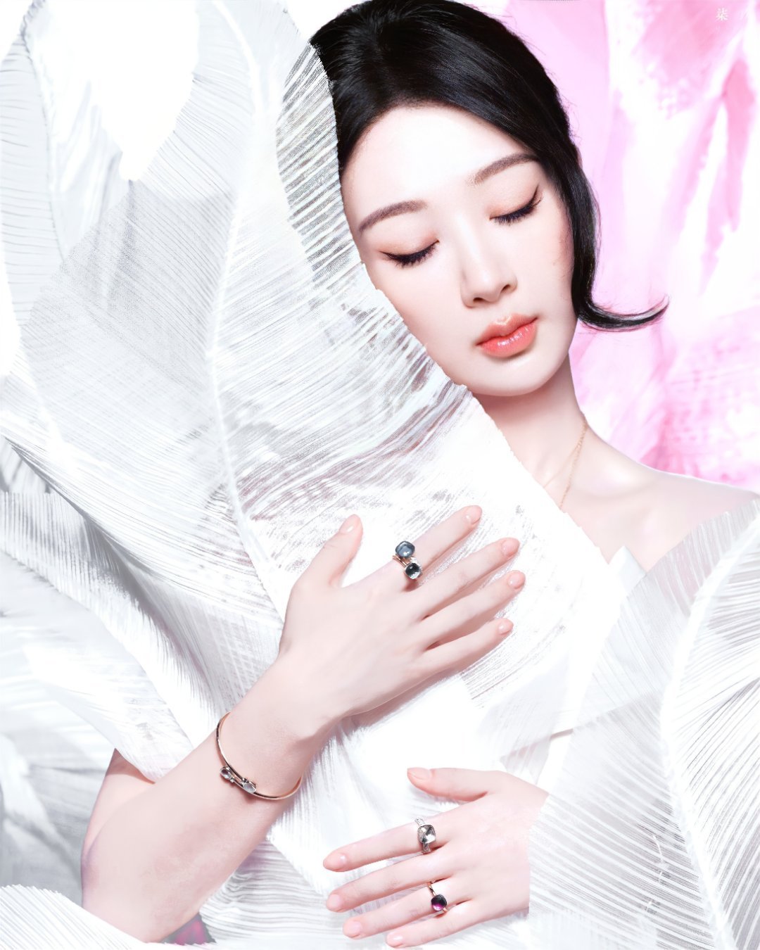 杨紫 yz宝曼兰朵全球品牌代言人杨紫 不追逐多余热度，专心做好自己的本职，一部部