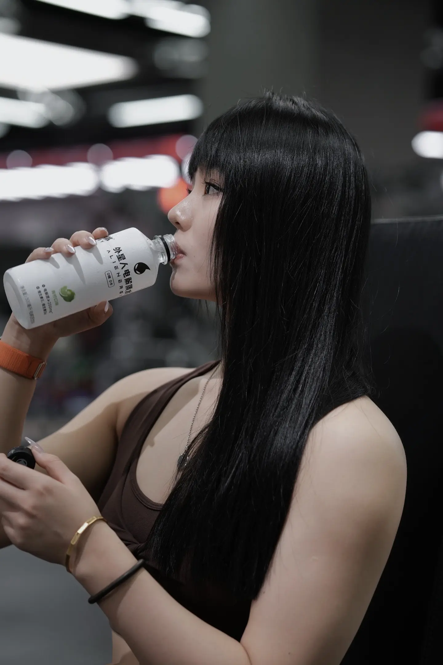 朋友说我是甜妹脸 狼狗身。