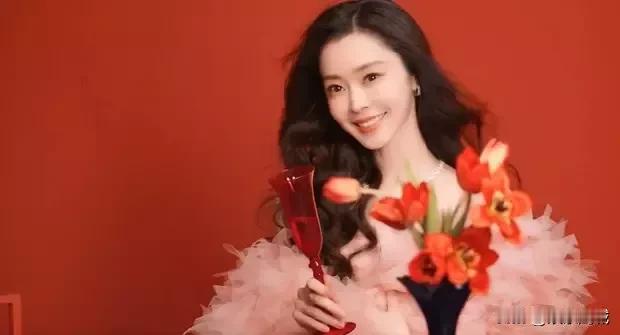 
九月花语，宋轶的古韵今风——一场关于美的深度对话

在这个金风送爽的九月之初