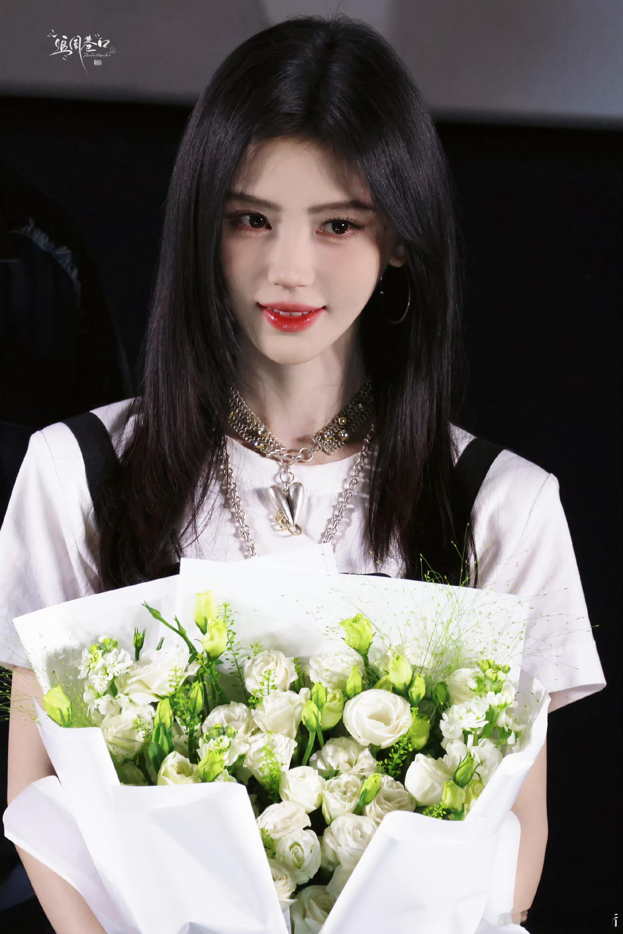 鞠婧祎  jjy 鞠婧祎露芜衣 jjy鞠婧祎月鳞绮纪  『当星夜黯然，而你是我唯