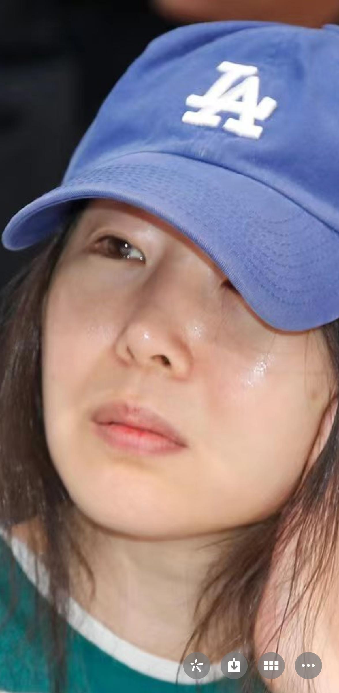 女的叫闵熙珍，男的叫方时赫女方素颜时眼神、鼻子、颧骨都很一般，男的眼神、鼻子、面