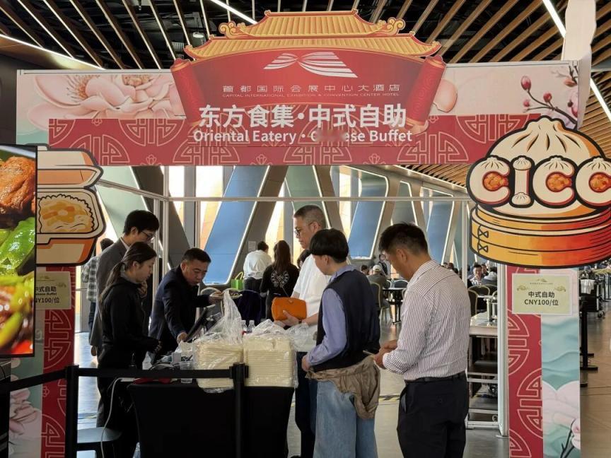 星级餐饮搬到现场，网红包子7天卖出近2万个

“可选的多，饭点也不用排长队。”今