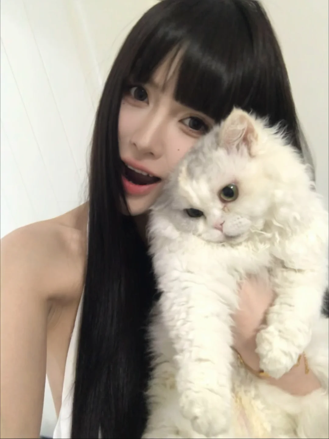 和不高兴小姐的合照