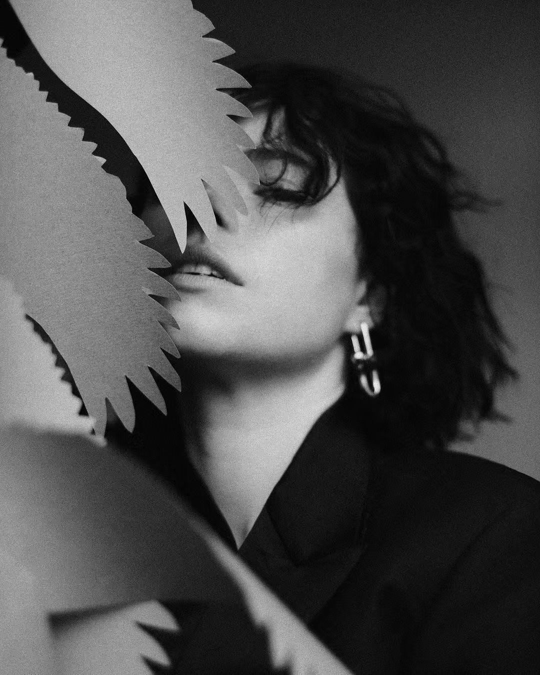 当越来越多的女性声音被听到的时候，我们就知道，女性可以「拒绝」，可以「不讨好」，