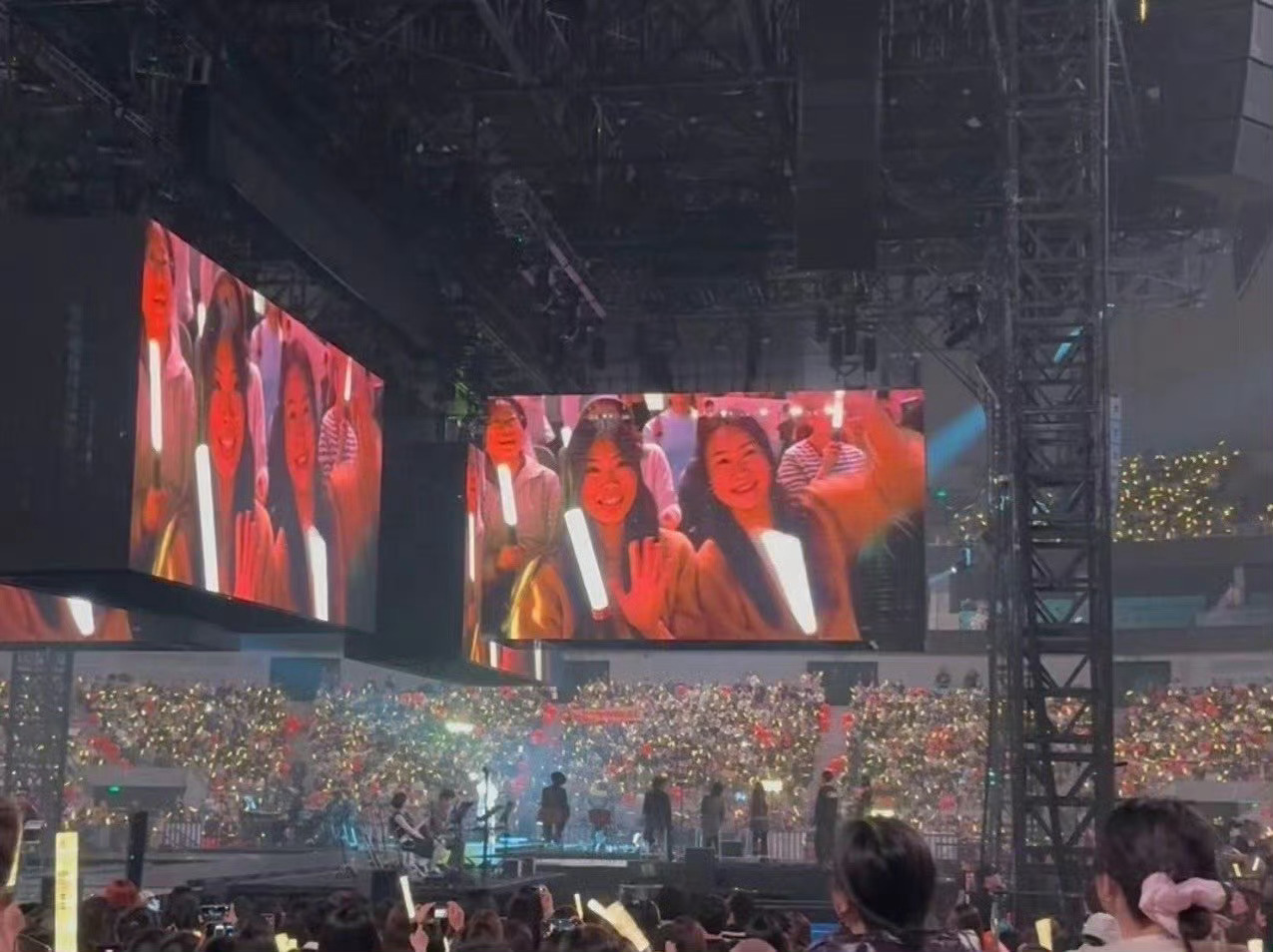 李宇春一开口，今晚的快乐直接拉满！她好像永远知道女孩们需要什么，温柔歌声里全是治