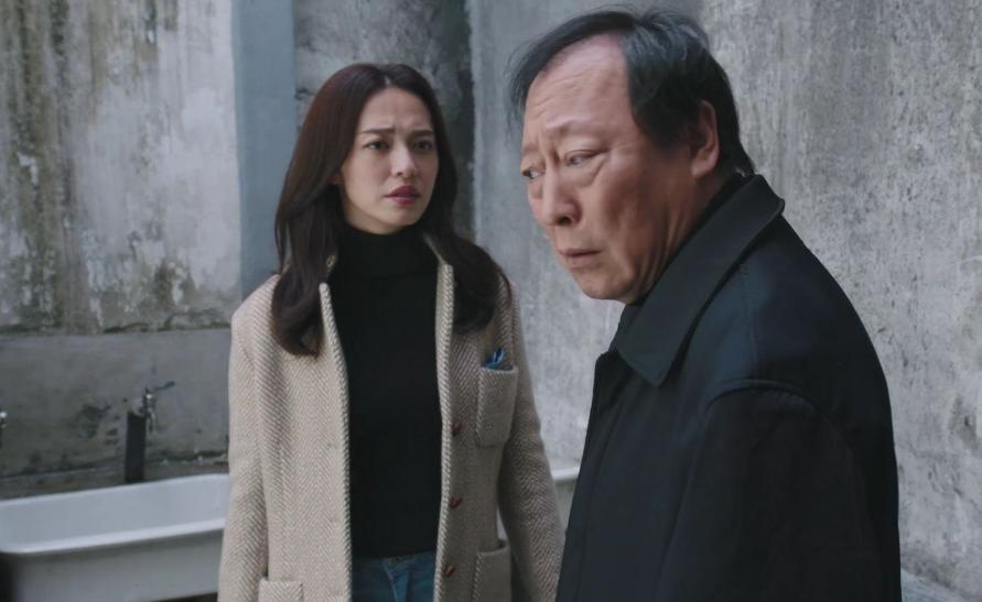 《都挺好》大结局，苏大强失忆后只记得给明玉买练习册，全网都哭了。但别急着被感动，