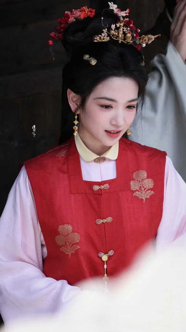 代露娃横店原住民实锤了演技很好啊🥺我女现在正在拍《开盘》，期待江山，期待娃儿的