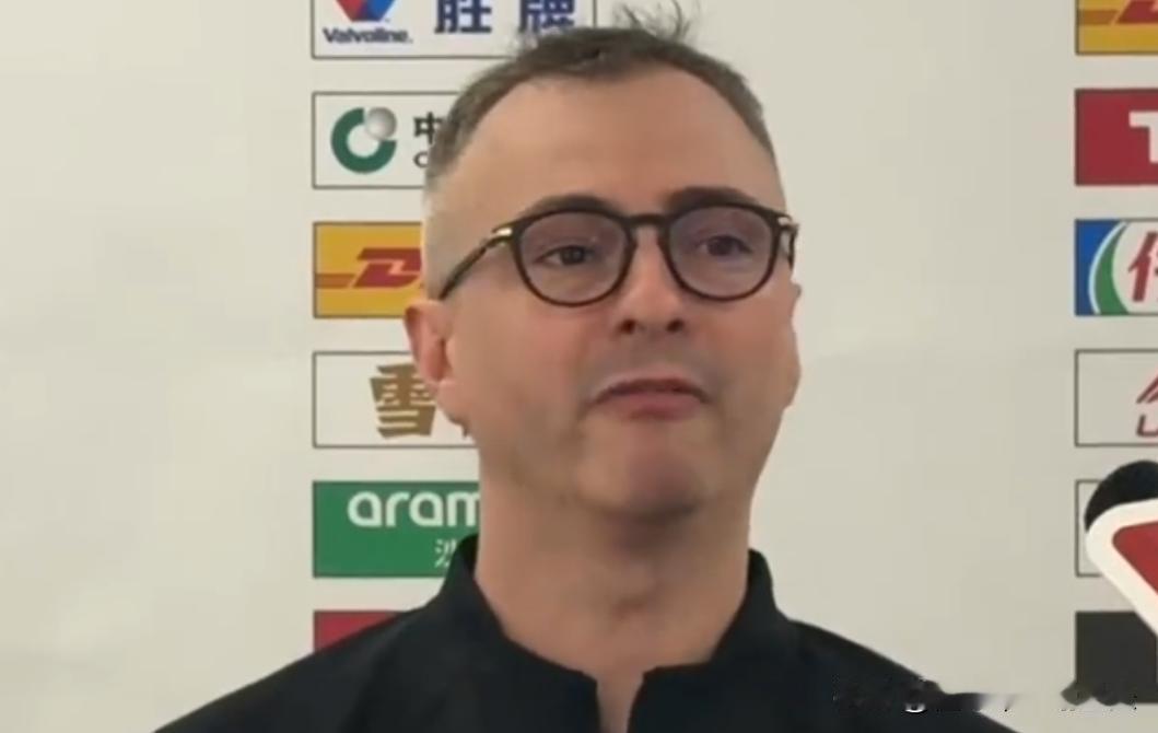 宏远新教练不如杜锋！输同曦临场指挥出现三点错误，水土不服。
1.三节两次打单外援