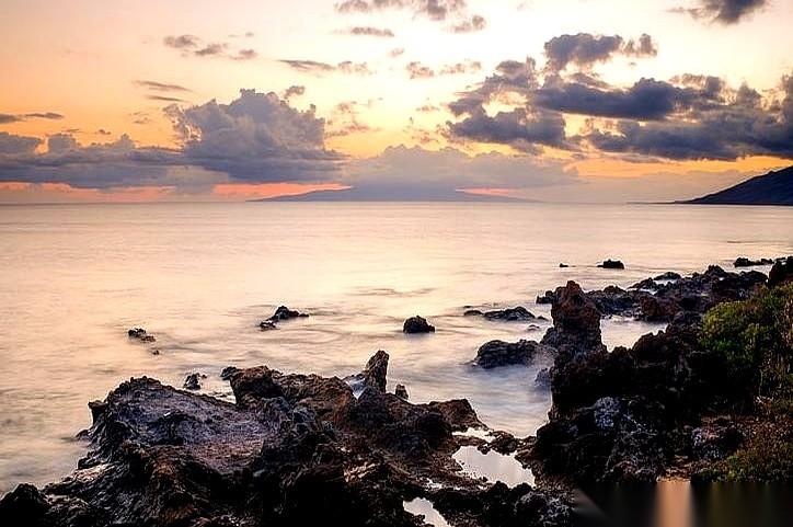 上班的地方，要是连一个让你想多看两眼、觉得“这人真有意思”的人都没有，
反倒是每