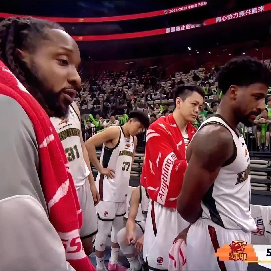 兄弟们！通过一场比赛我们可以看出：外援布罗金顿想要一下子适应辽宁队的打法真的很难