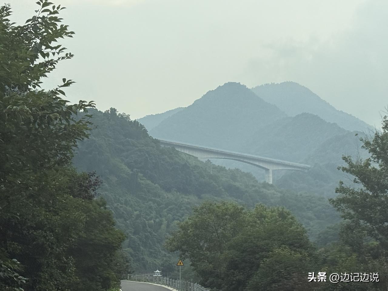 网友:今年的断亲潮，比去年更狠了，如今还能守着亲戚情分的大概只剩70后和少数80