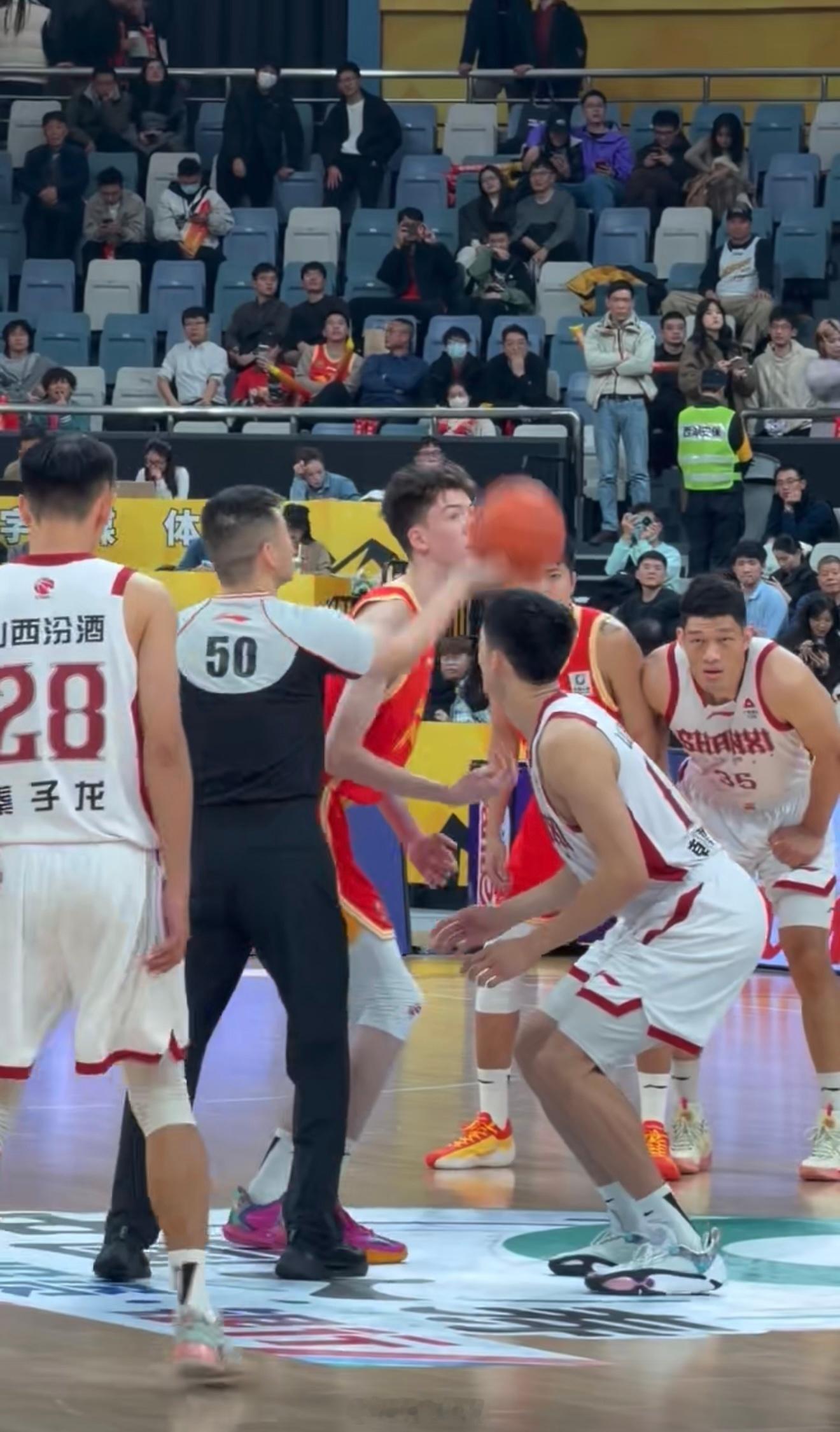 比赛是结束了，但是“CBA的潜力赛”却刚刚开始，现场的球迷，也算是见证历史了！c