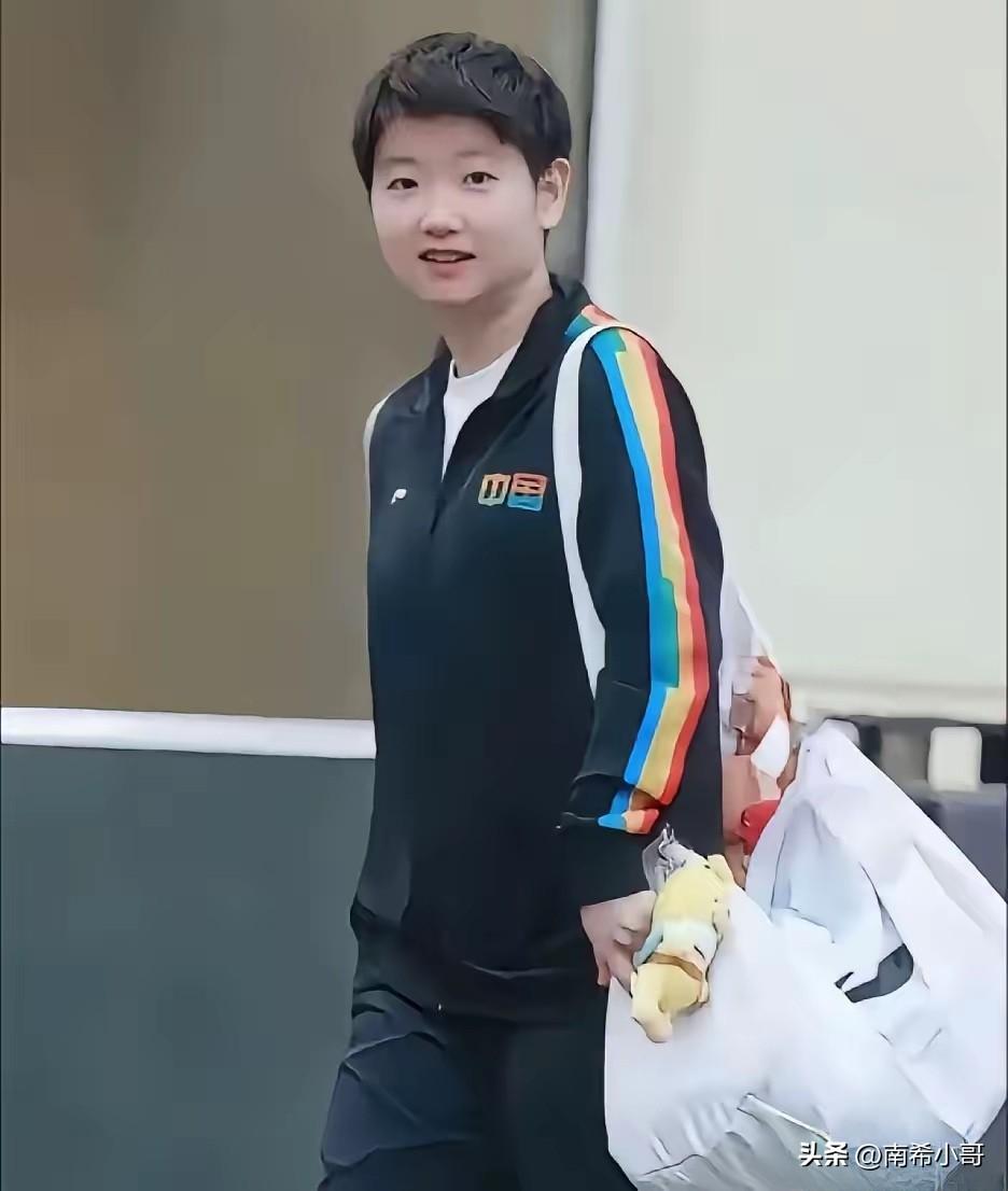关于莎莎打不打乒超联赛第二轮，
答案终于要揭晓了，
随着邱导和莎莎同时现身雄安，