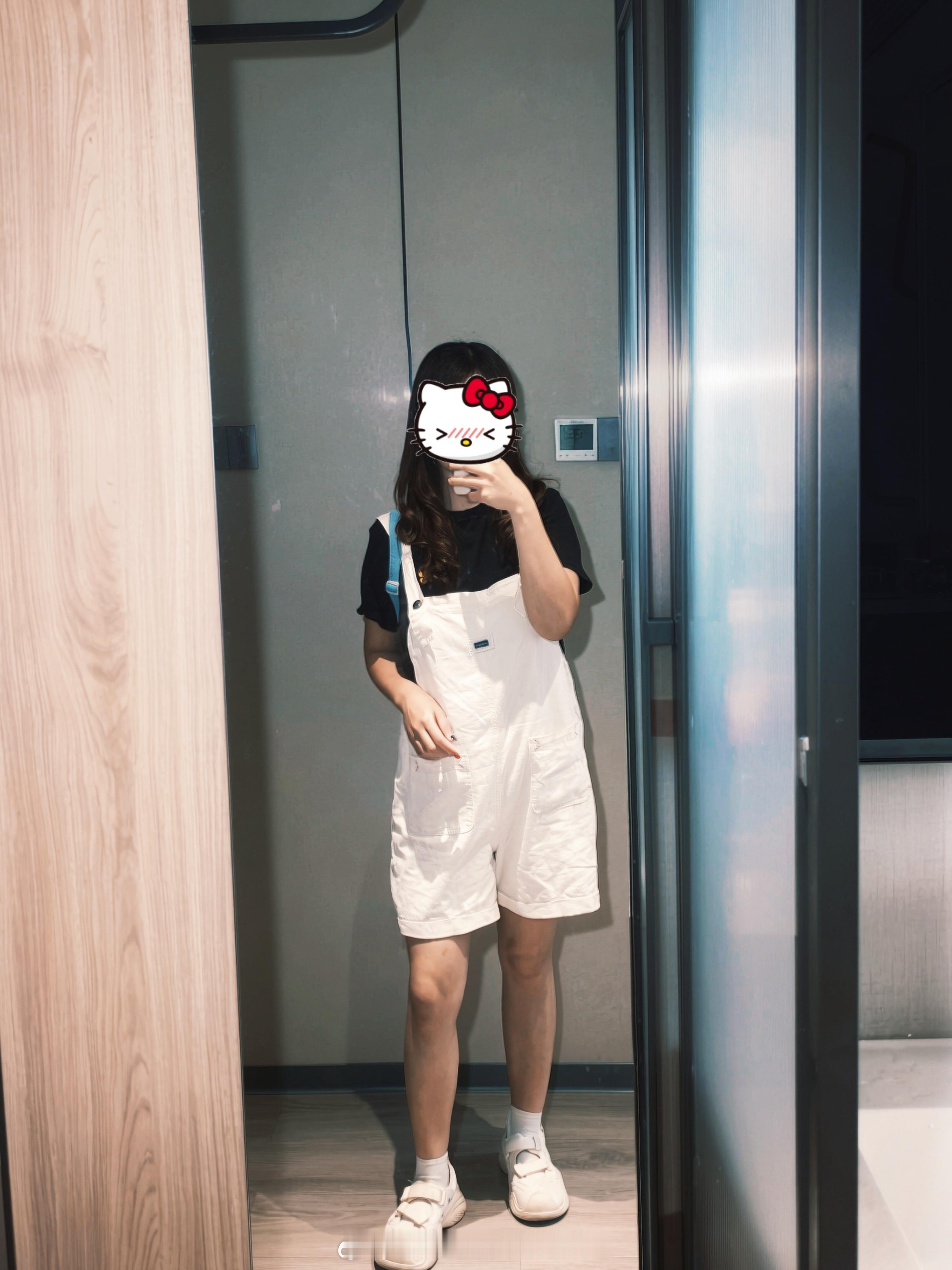 哥一来我们就吃吃吃现在要被带回酒店检查最近乖不乖了