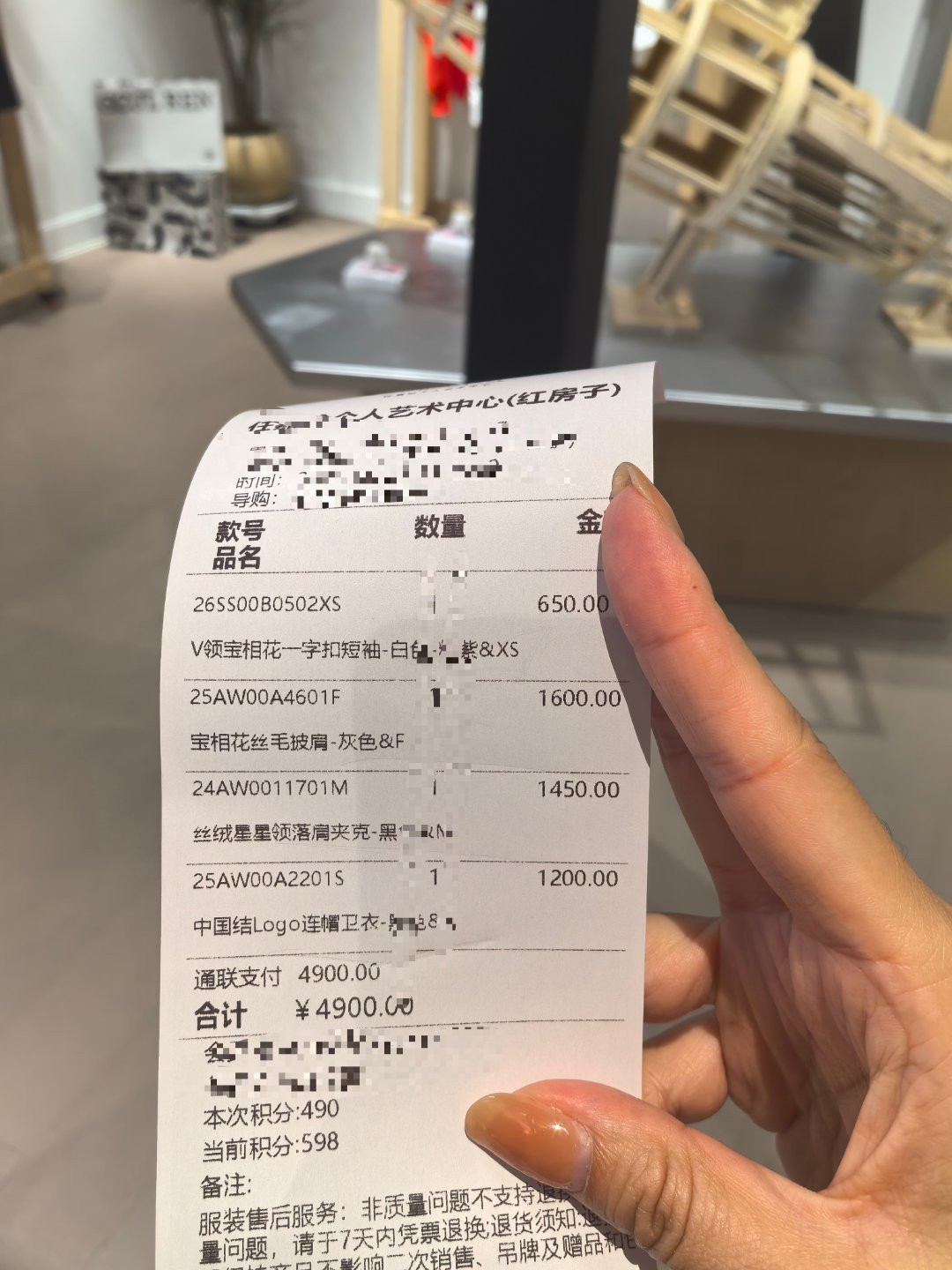 来四楼就迈不动步每个款式都喜欢都想要小朋友还蹭了一件任BOSS我家小朋友申请童装