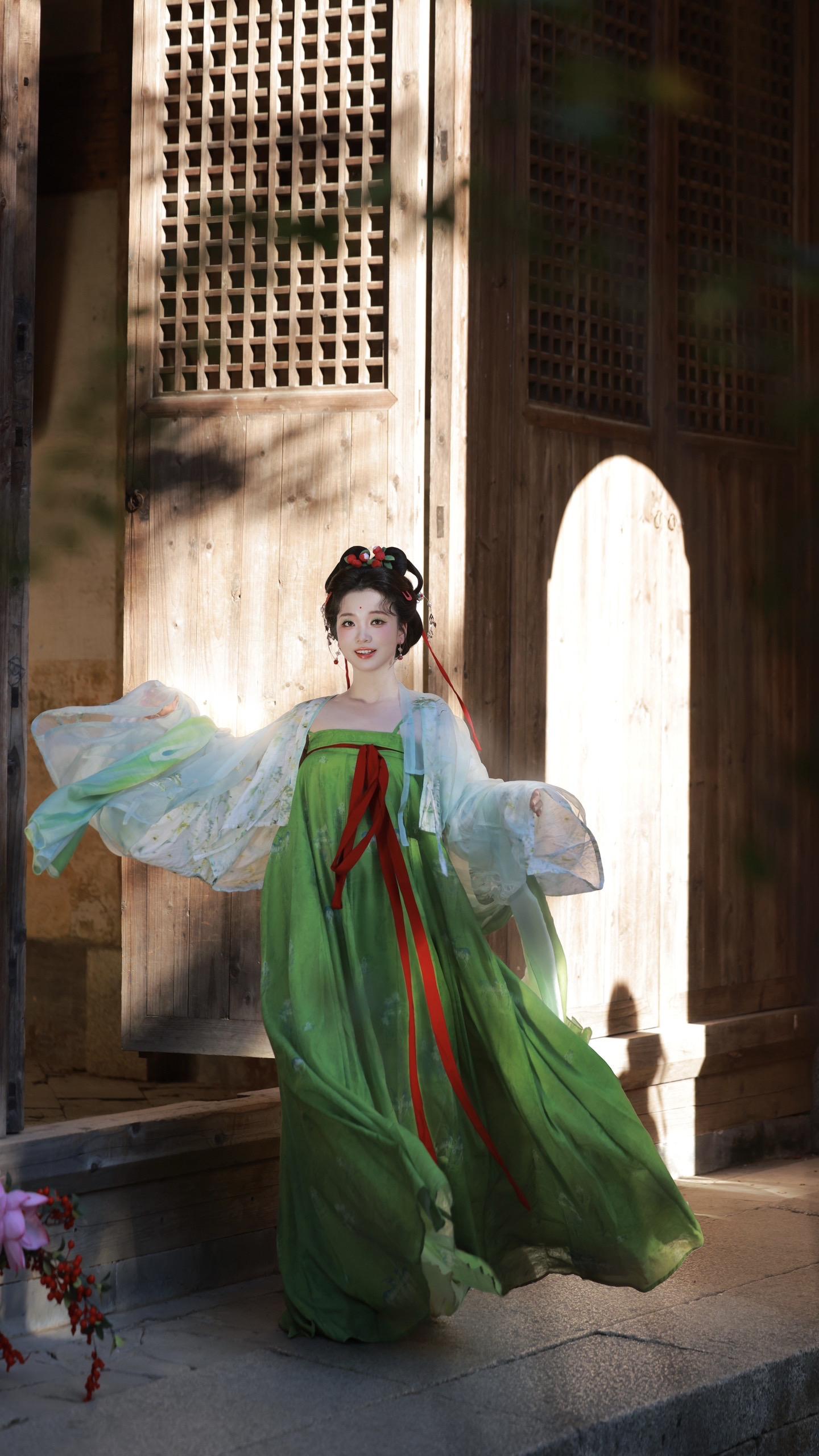 “光落在绿意里” 【客】