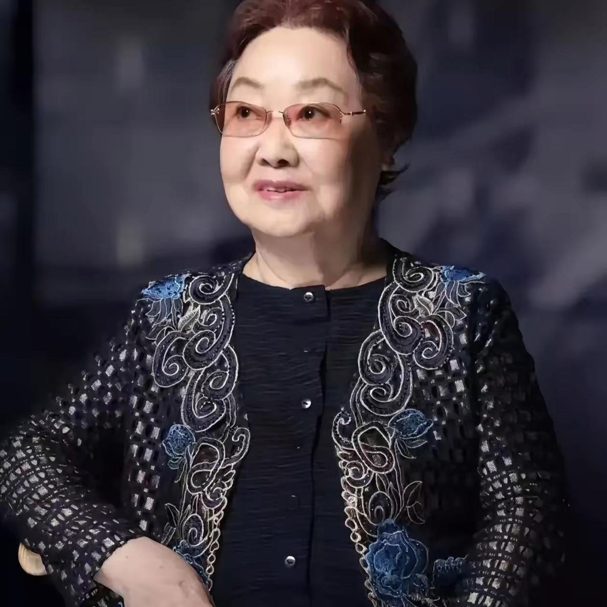 人民艺术家郭兰英老师离世，看完心里五味杂陈
 
人民艺术家郭兰英先生走了，97岁