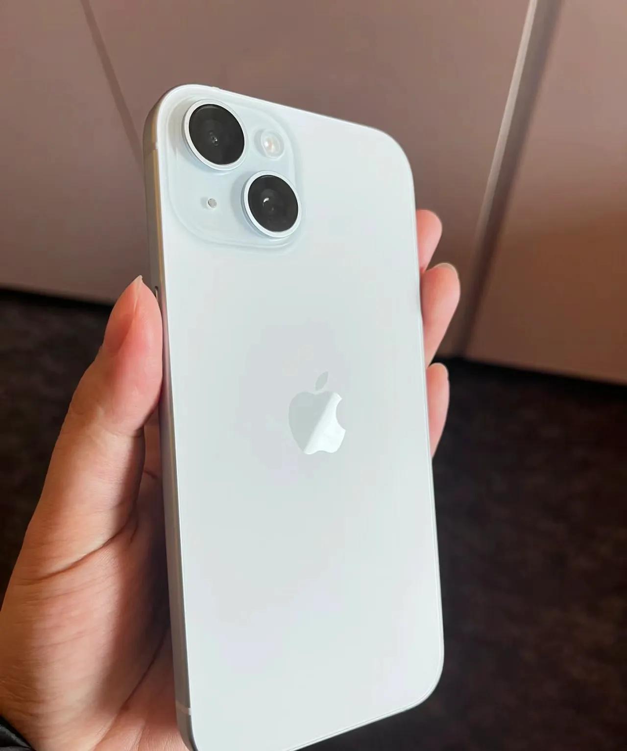 为自己的虚荣心买单，看着pdd平台的iPhone 15降价到4588了，实在没忍