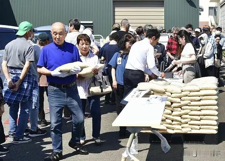 中日对峙下的日本社会怪象
 
中日对峙持续已久，日本本土却出现特殊现象：高市早苗