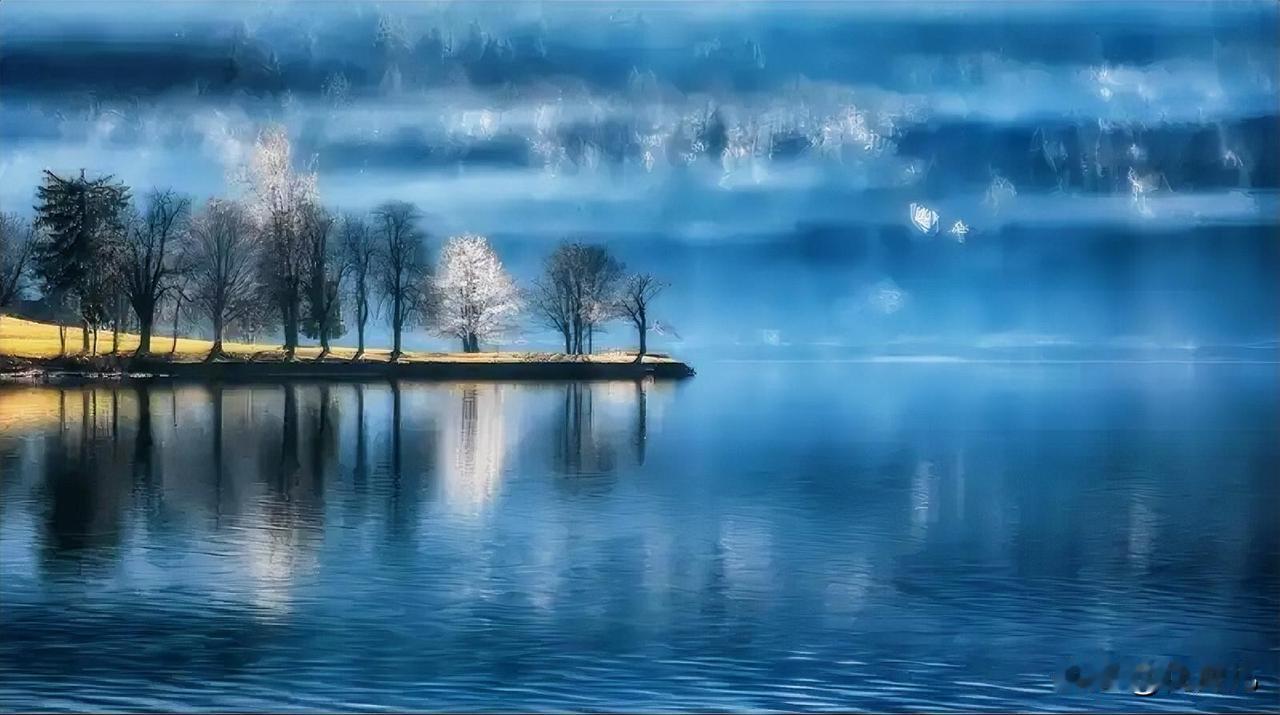 爱独处的人未必迷茫，
喜欢安静的人也从不会孤单。
那些习惯于在喧嚣之外自持本心的