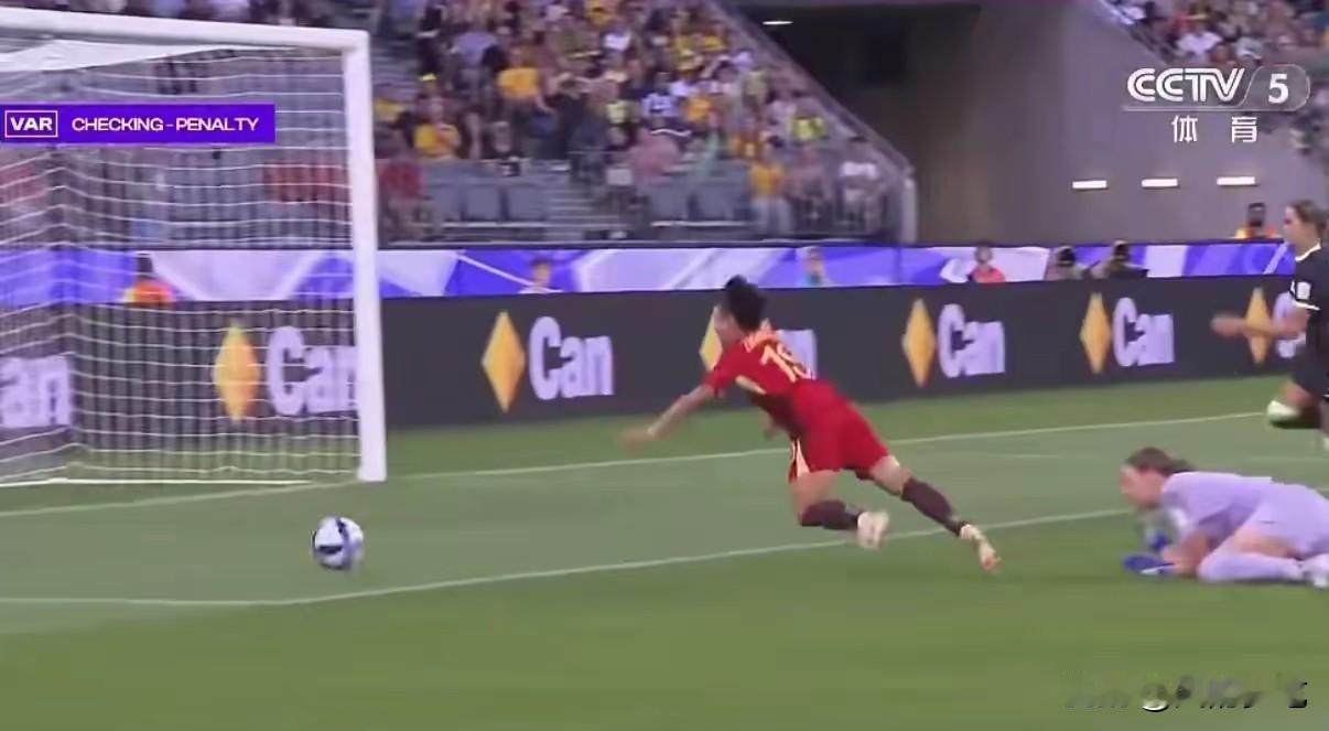 女足亚洲杯，中国女足1：2澳大利亚女足，整场比赛女足表现确实优秀，脚下技术，传切