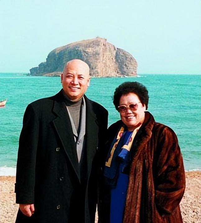陈丽华和迟重瑞这对豪门夫妻，年轻时一个美艳一个帅气，如今却容貌大变，引发热议。陈
