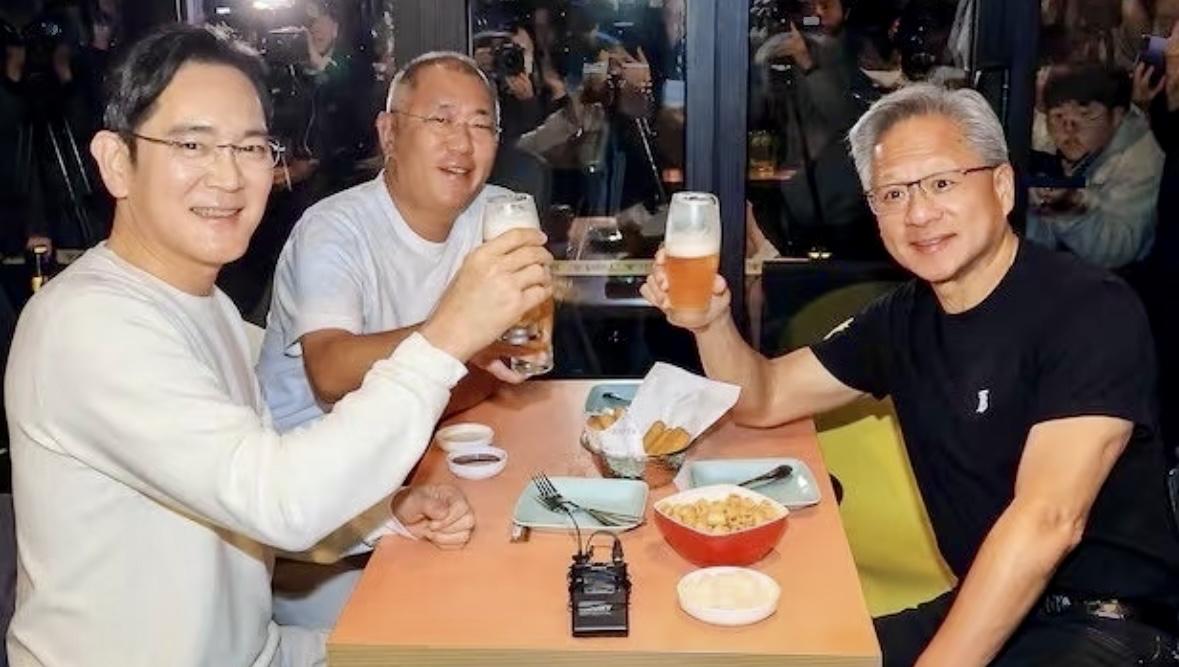 SK海力士公司发放年终奖总额为212亿元人民币，人均到手约64万元。

三星电子