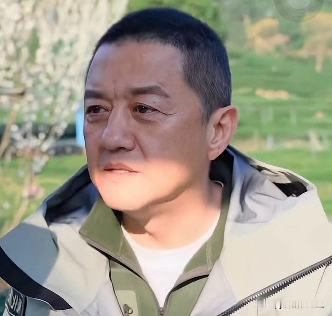 王菲信佛一辈子
却没看到身边的李亚鹏
一万多的孩子看病需要多少钱啊，李亚鹏前前后