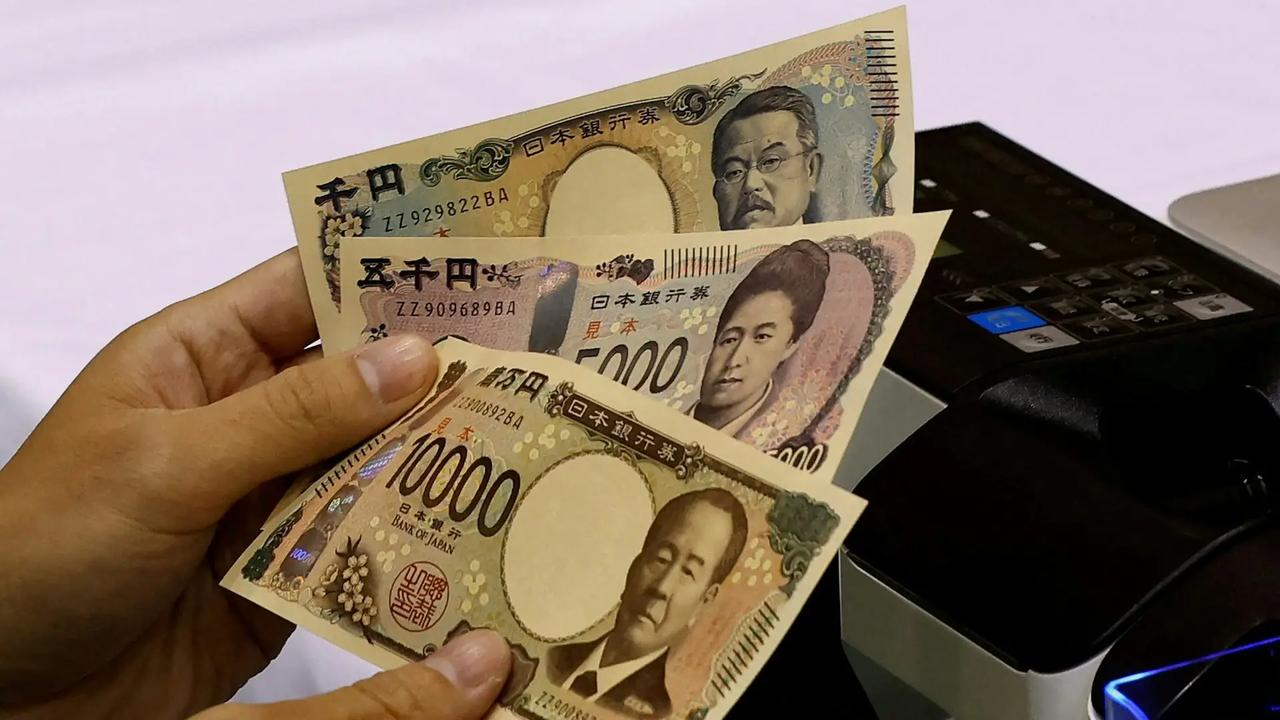 最近这一段时期，日元兑换美元的汇率跌到了将近四十年来的最低谷。

很多人觉得这只