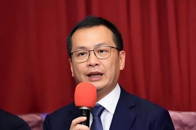 罗智强是真狂！他表示，如果当选国民党主席会要求大陆任何武力都不得穿越“海峡中线”
