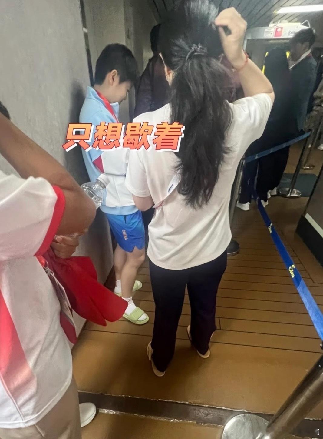 穿拖鞋的莎莎[笑哈哈][笑哈哈] ​​​