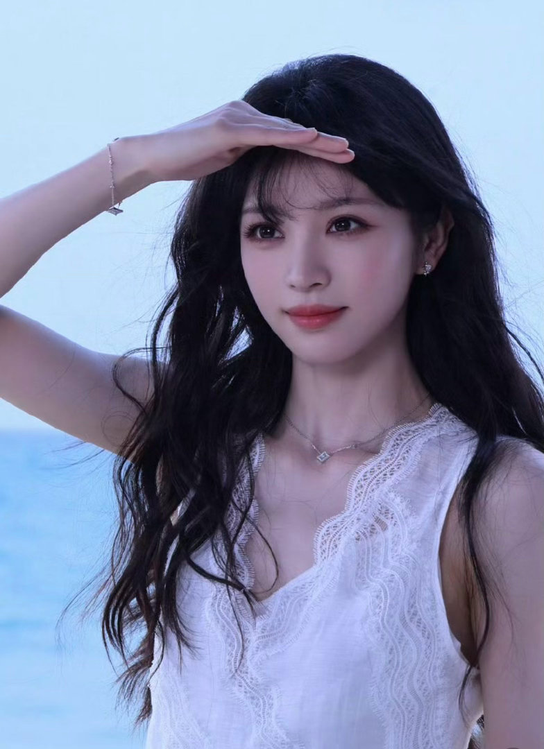 张凌赫田曦薇前后脚发了vlog张凌赫田曦薇都吃了麻婆豆腐不是，你俩连吃个豆腐都要
