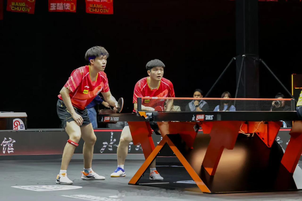 2023WTT多哈男子总决赛比赛第二日梁靖崑苦战五局遗憾止步8强，樊振东率先晋级